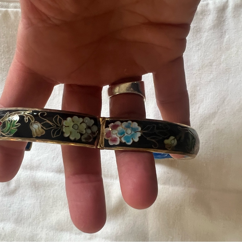 Vintage Elegant Floral Cliosinne’ Bangle Bracelet - Picture 4 of 5
